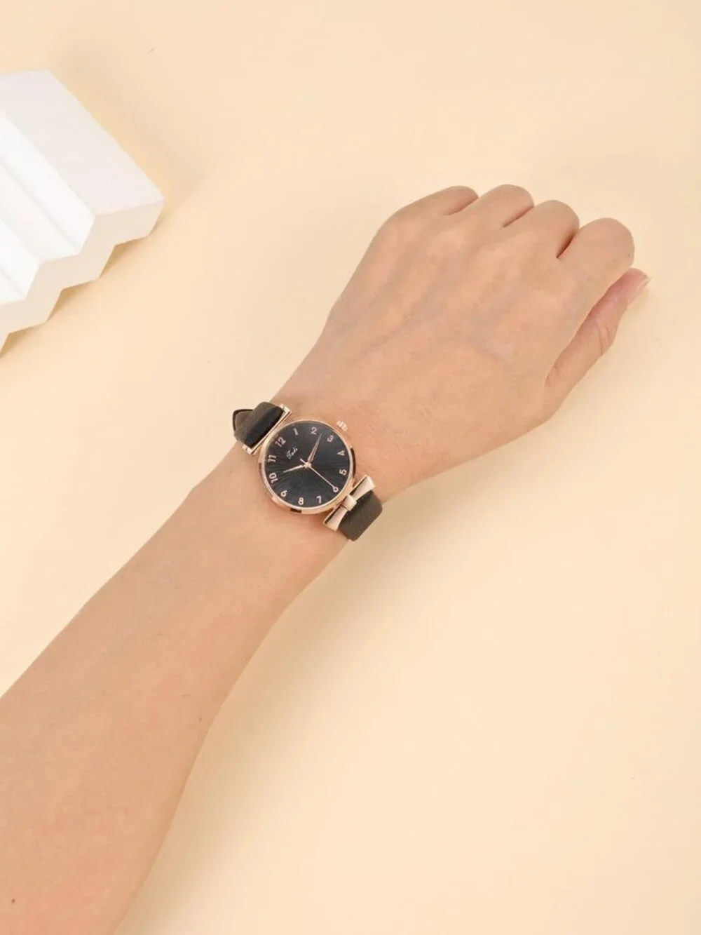 Women's Black Analog Quartz Classic Simple Leather Arabic Numerals Wrist Watch